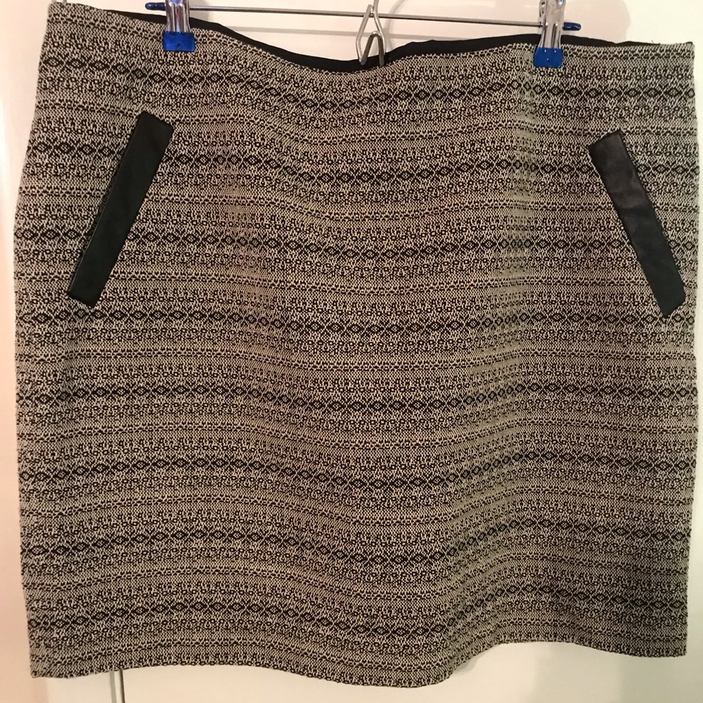 ELOQUII Black and Tan skirt
